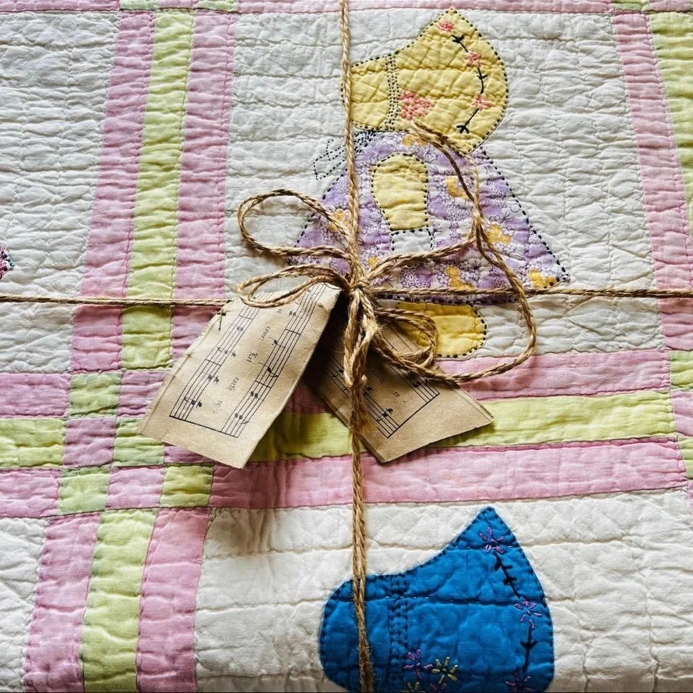 62”x80” Beautiful 1930's feedsack applique SunBonnet Sue quilt.
